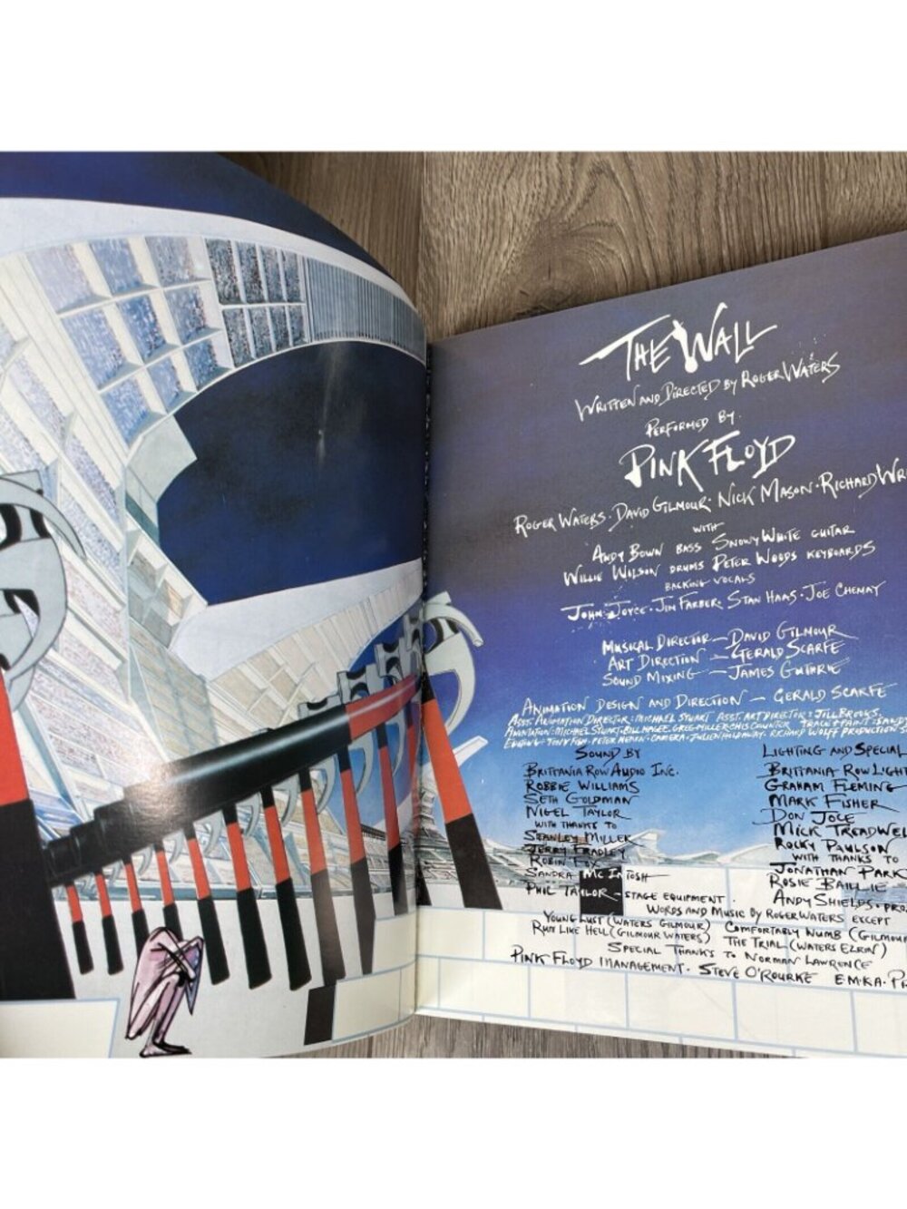 Pink Floyd: The Wall Guitar Tab Edition Paperback Hal Leonard - Picture 4 of 7